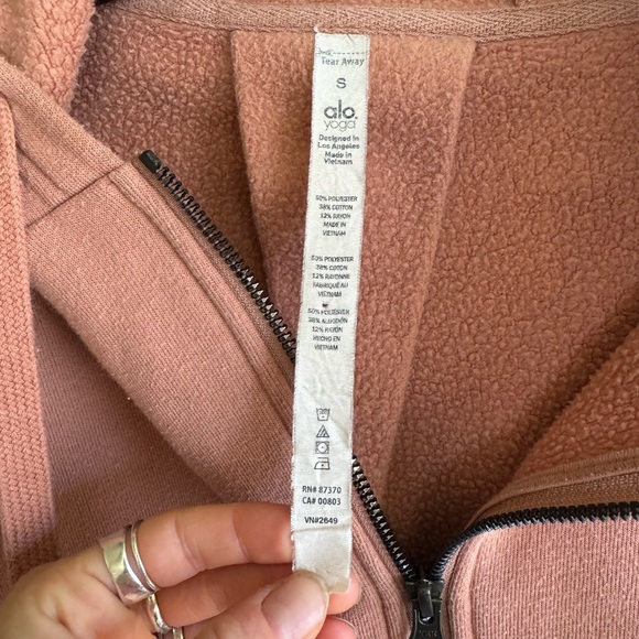 ALO Xtreme Crop Zip Jacket in Dusty Pink - Picture 2 of 6